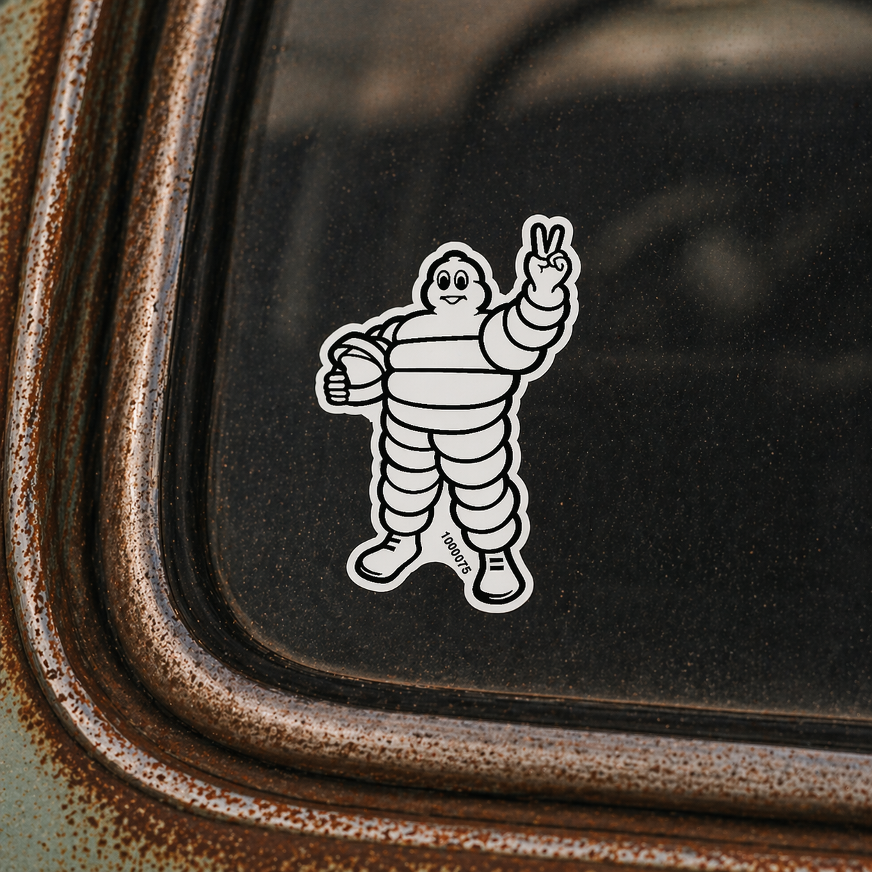 100075 - Michelin Man Hands Peace